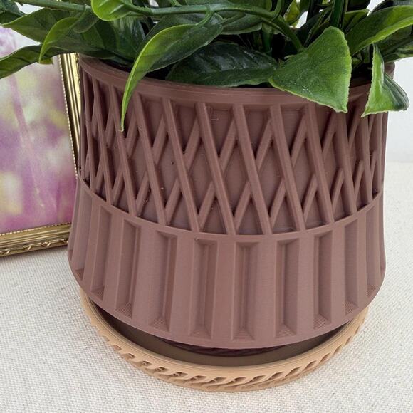 The Axon Planter, Indoor Flower Pot, Tabletop Planter, Layered Design - Picture 2 of 10